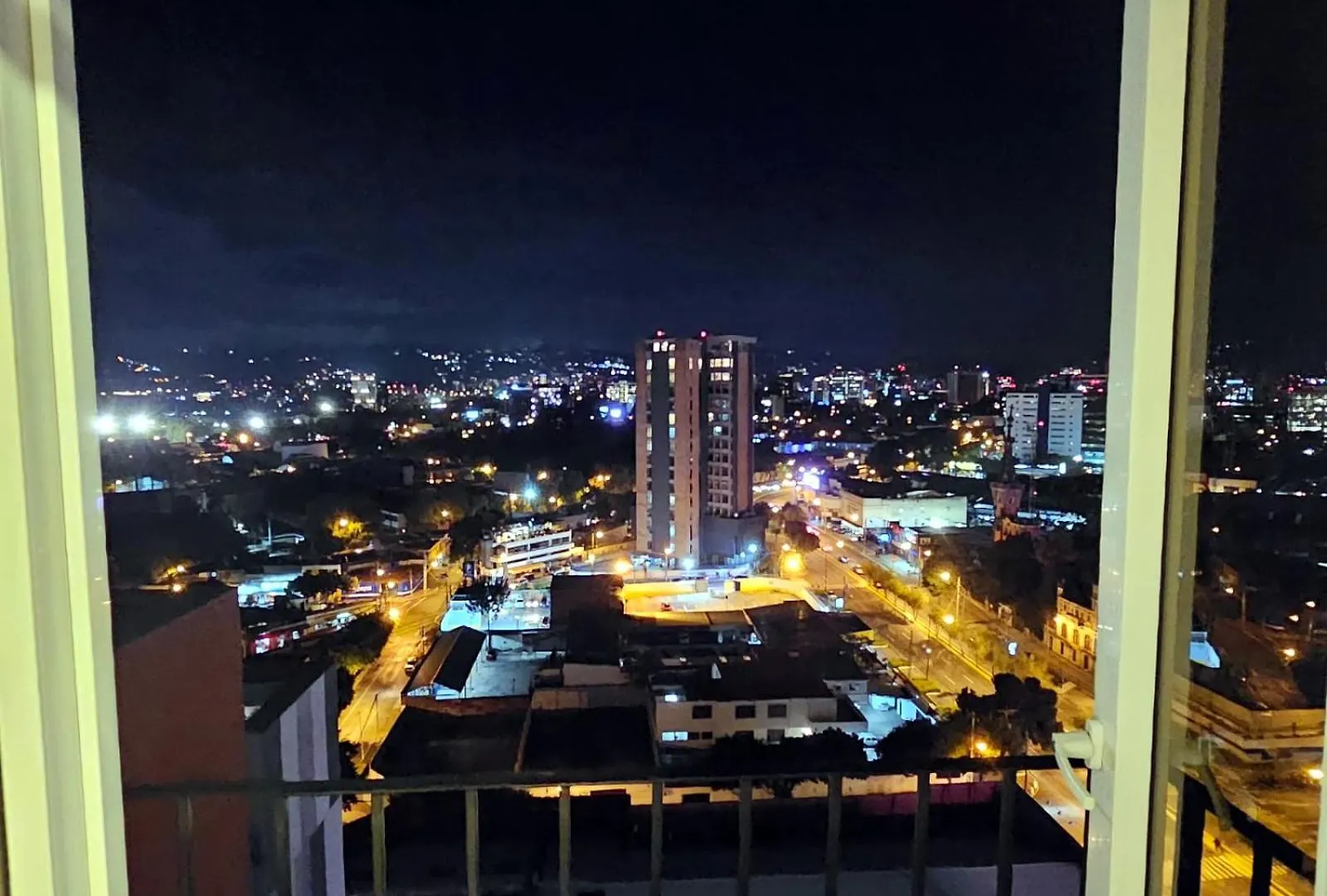 Nuevo Y Moderno Apartamento En La Atractiva Zona 4 Guatemala City